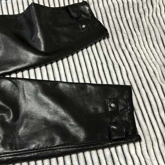 Aritzia Wilfred leather cargo pants size 10 - Picture 6 of 8
